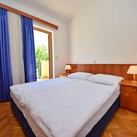 Meridiana-4 By Interhome Lejlighed
